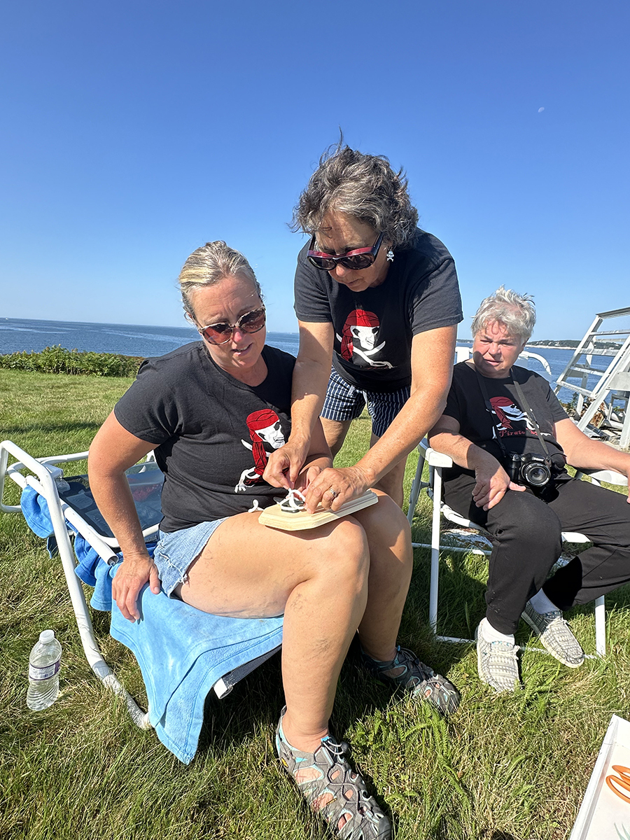 Elaine knot tying People learning